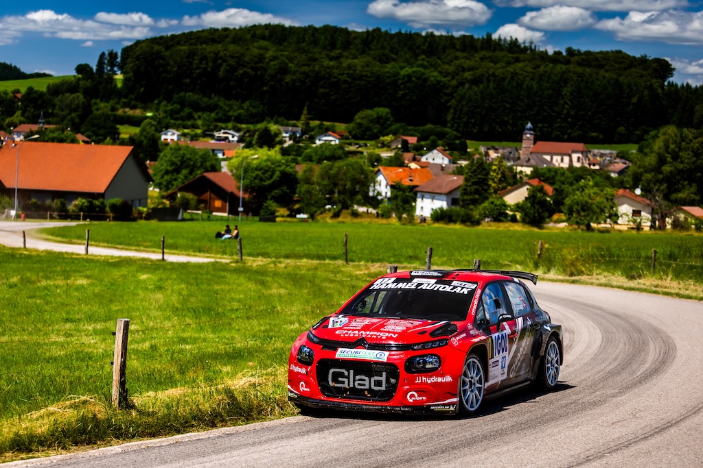 Kenneth Madsen og Mads Dalsager har hidtil kørt rallyer i udlandet i år.
(Foto: Bastien Roux Photographie)